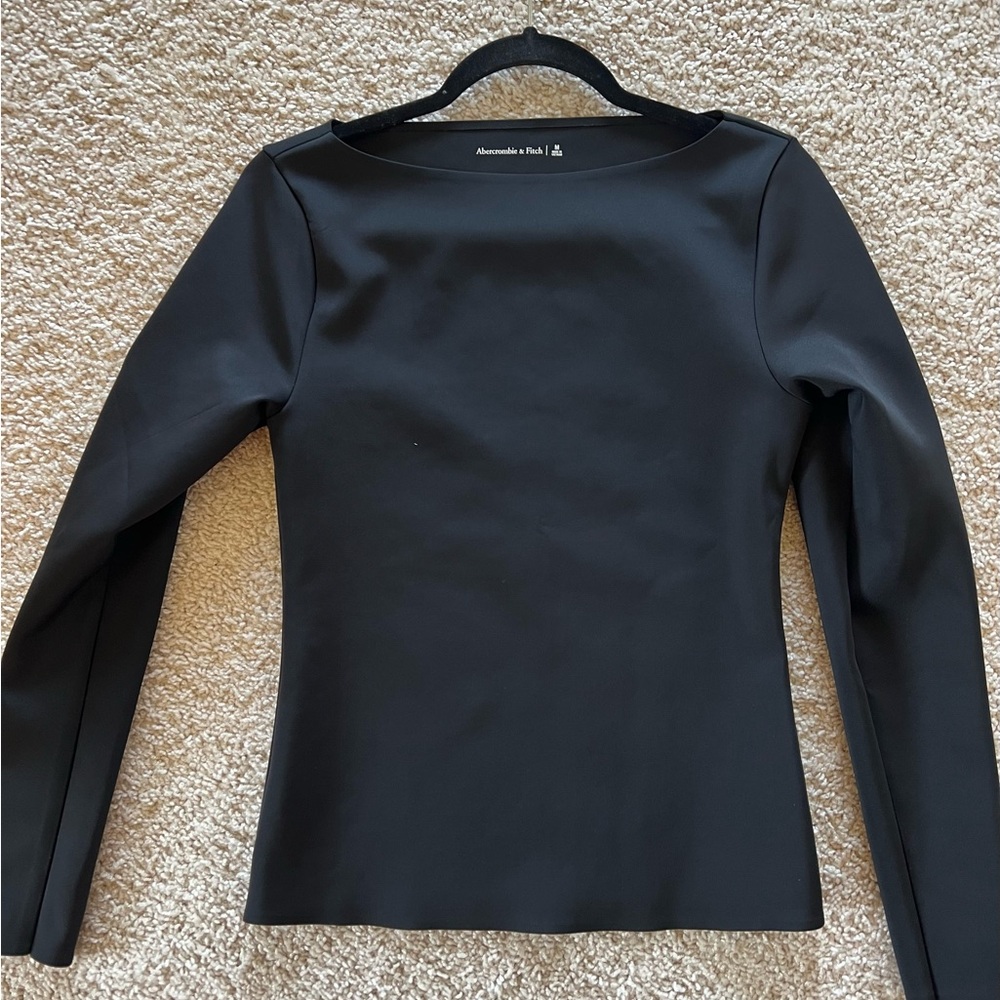 Abercrombie & Fitch Black Long-Sleeve Sculpt Matte Fabric Tuckable Slash Top
